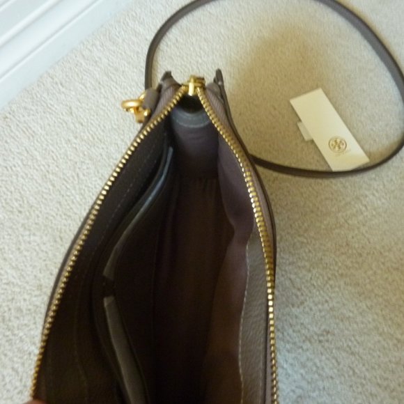 TORY BURCH Logo 'Carson' Silver Maple Leather Crossbody Bag (NEW) - Picture 6 of 12
